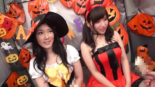 Şehrin amatörlerle dolup taştığı gün! amatörler seksi kostümleriyle sokaklarda geçit töreni yapıyor