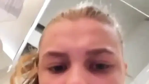 Lovense Alışveriş Merkezi'nde oynuyor