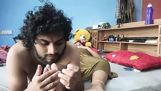 Karısı evde yokken uzun aradan sonra üvey annesiyle seks sürtük üvey annesiyle sadece çılgın ve sert sikişiyor