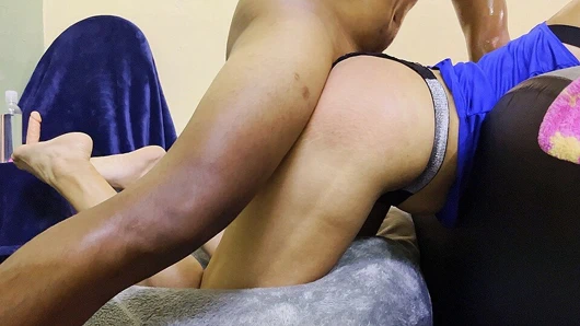 Kız arkadaşım spor salonundan azgın geliyor ve onu çok sert becermeme ihtiyacı var