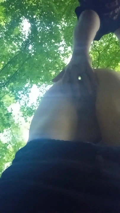 Evli kadın dışarıda sikiliyor, amcık 2 dölle akıyor