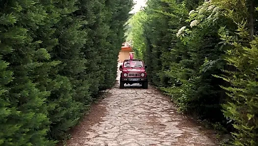 Büyük memeli iki seksi kız ateşli bir üçlü sikişte büyük yarağı sikiyor ve paylaşıyor