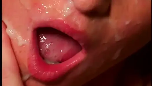 Seksi kız iki canavar yarağı emdikten sonra çifte sikiliyor