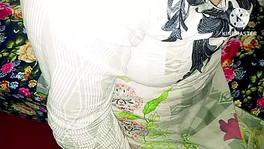 Büyük götlü üvey anne evde yalnızdı ve ikna oldu