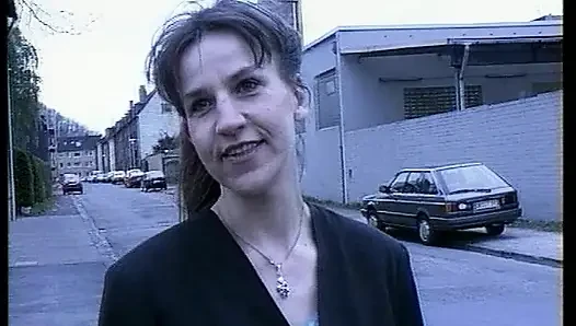 Alman fahişe kamera önünde dildoyla oynuyor