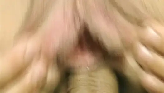 Çekici Alman sürtükler ateşli dörtlü sekste sikiliyor