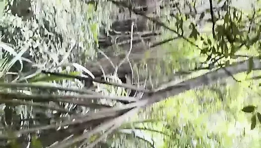 18 yaşındaki kız yağmur ormanlarında yabancı tarafından dölleniyor