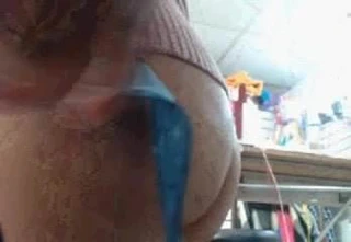 Kız iş yerinde sutyen çıkar