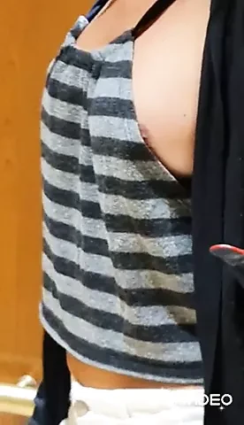 Сиськи в лифте