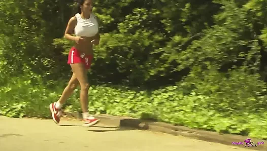 Marie domaltmalı bir pozisyona giriyor ve siyah bir adamı amcığıyla baştan çıkarıyor