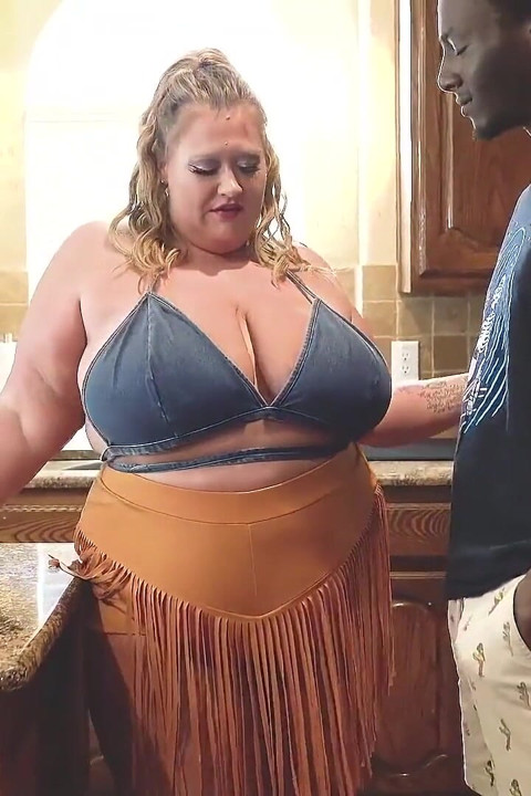 Veronica Jasmine Mrblvckrose ile işi bitiriyor