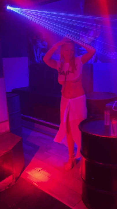 Kimse izlemiyormuş gibi dans et!