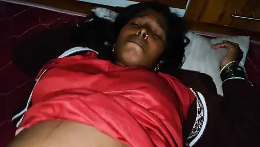 Hintli desi köylü ateşli güzel göğüsler genç oğlanı emiyor, hızlı gece yeni evli çift hardcore xxx film Hintçe. Amcık sikişi.