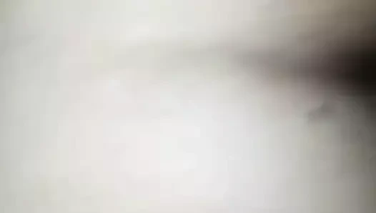 Il encule sa femme par surprise !