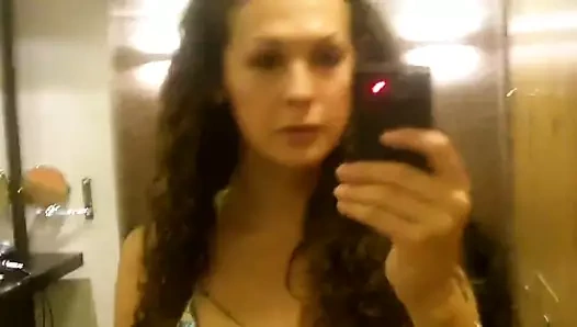 Nikki ladyboys bayanlar odası bikini