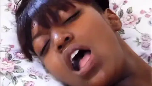 Seksi küçük memeli büyük siyah yarak zenci bebek