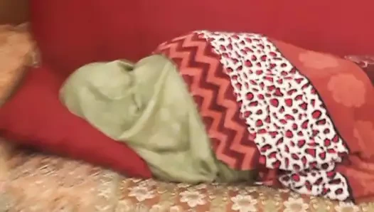 Üvey annem arkamda uyurken mastürbasyon yapmak...