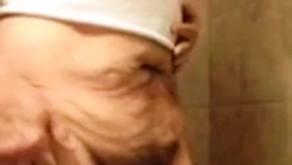 Artemus - tişört ve sutyen okşayarak