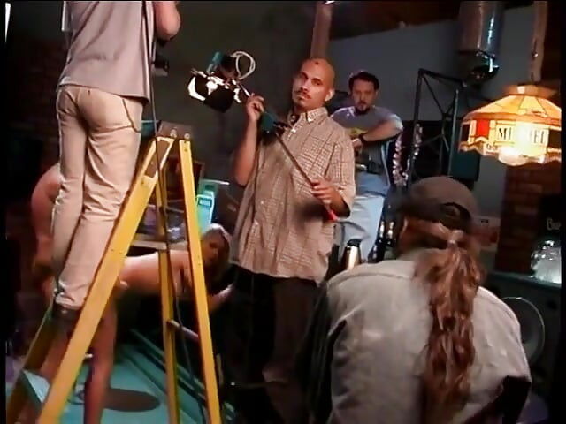 Kamera arkasına gidin ve bir porno filmin nasıl yapıldığını görün