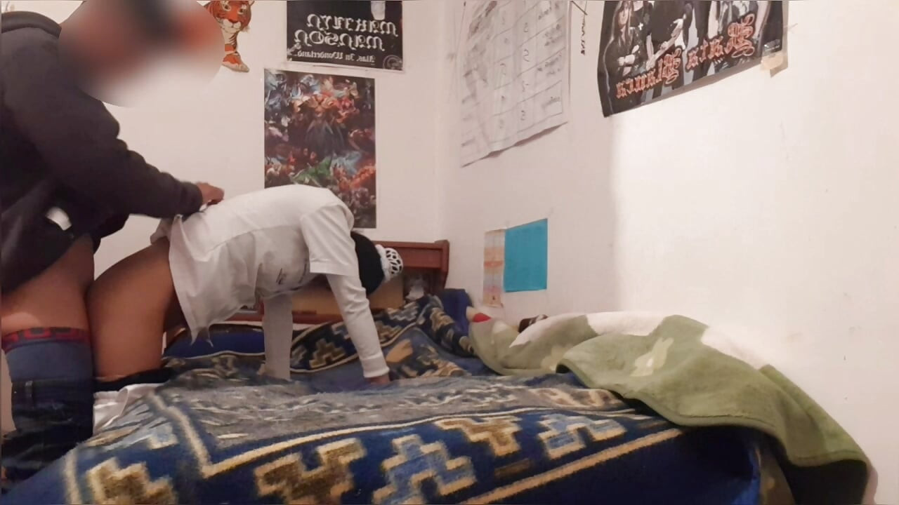 Hael hemşire üniformasıyla benimle dalga geçmeyi seviyor