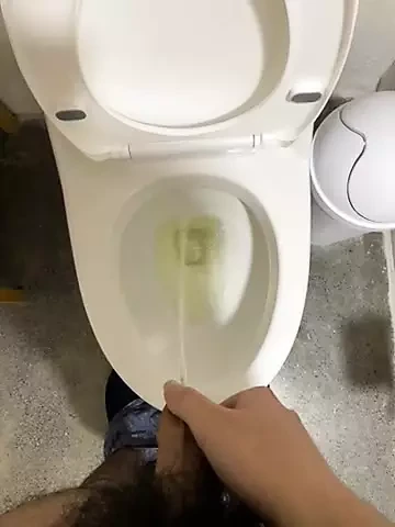 Снова писсинг с мокрыми головками (без камшота)