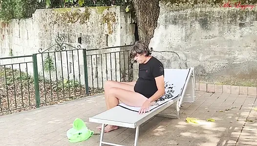 Üvey oğlun, üvey annesinin yaz tatillerinde yaptığı maceraları keşfederek kıskanan kurnaz planı
