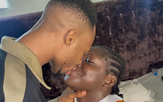 Pt2: büyük yaraklı zenci adam komşusunu büyük memelerini ve götünü sert sikiyor