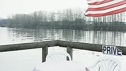 Mükemmel şekilli Alman sürtükler ateşli grup sekste anal tatmin yaşıyor