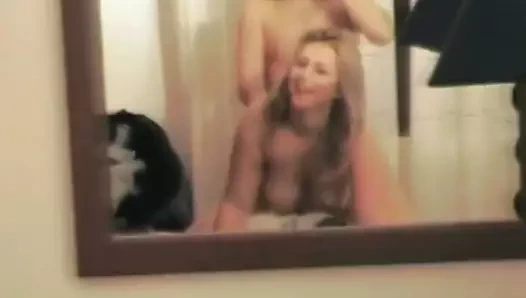 Mirror sikme ile İtalyan amatör seks deneyim