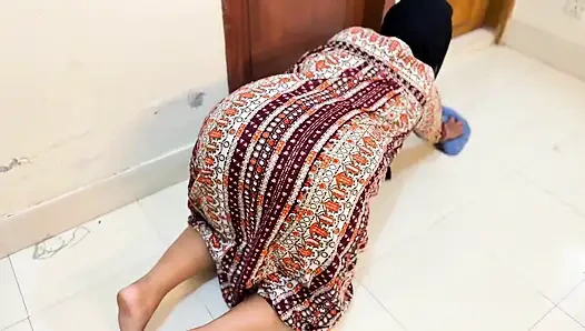 Mısırlı güzel büyük götlü düzgün vücutlu Müslüman ateşli üvey anne yatağın altına sıkıştıktan sonra benden anal sikiş istiyor!