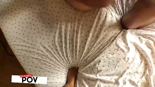 Balon götlü gia'nın zonklayan amını domaltarak sikiyor!