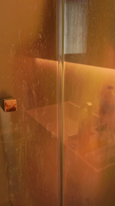 KIZ ARKADAŞININ KARDEŞİ daha fazla diye yalvarıyor ve KIZ ARKADAŞ DUŞTAYKEN BEKLENMEDİK CREAMPIE alıyor - Secret Elle | Klip 1