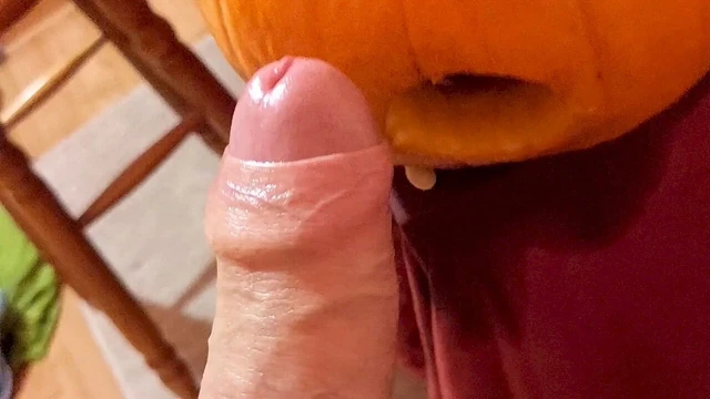 Трахаю тыкву грубо 2