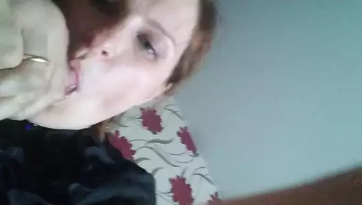 Ağzında bir horoz ile selfie