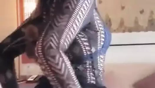 Büyük götlü kız salla