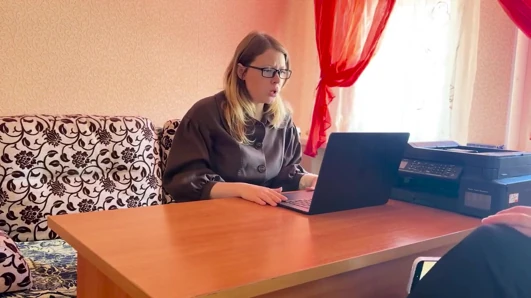 Ofis motivasyonu: ayakla pantolonu ov ve yüze oturma