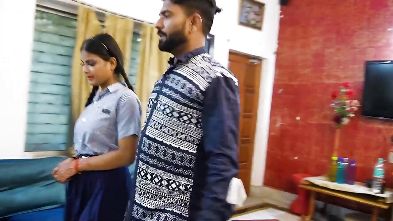 Tution öğretmeni ve üvey erkek kardeşi seksi öğrencisini sikiyor, sert üçlü seks