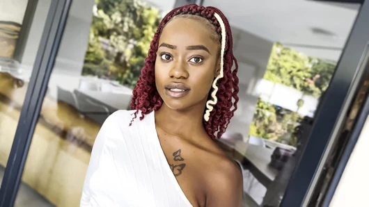 Muhteşem zenci genç kız sıkı amcık sahte modellik oyuncu seçmelerinde esnetiliyor