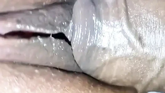 Hintli kadın sert sikişiyor ve ağzına boşalıyor