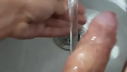 Bidet piss with water and masturbation
