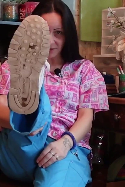 Грязные ступни медсестры