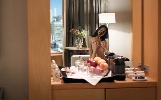 Paulina gaitan bir diablo koruyucu serisinde bir adam sürmek