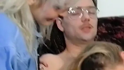 Amatör Alman çift muhabir izlerken eğleniyor