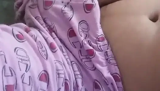 18+ üniversiteli kız aşkı ve şehveti ile ilk kez musterbate oluyor Sri Lankalı yerel
