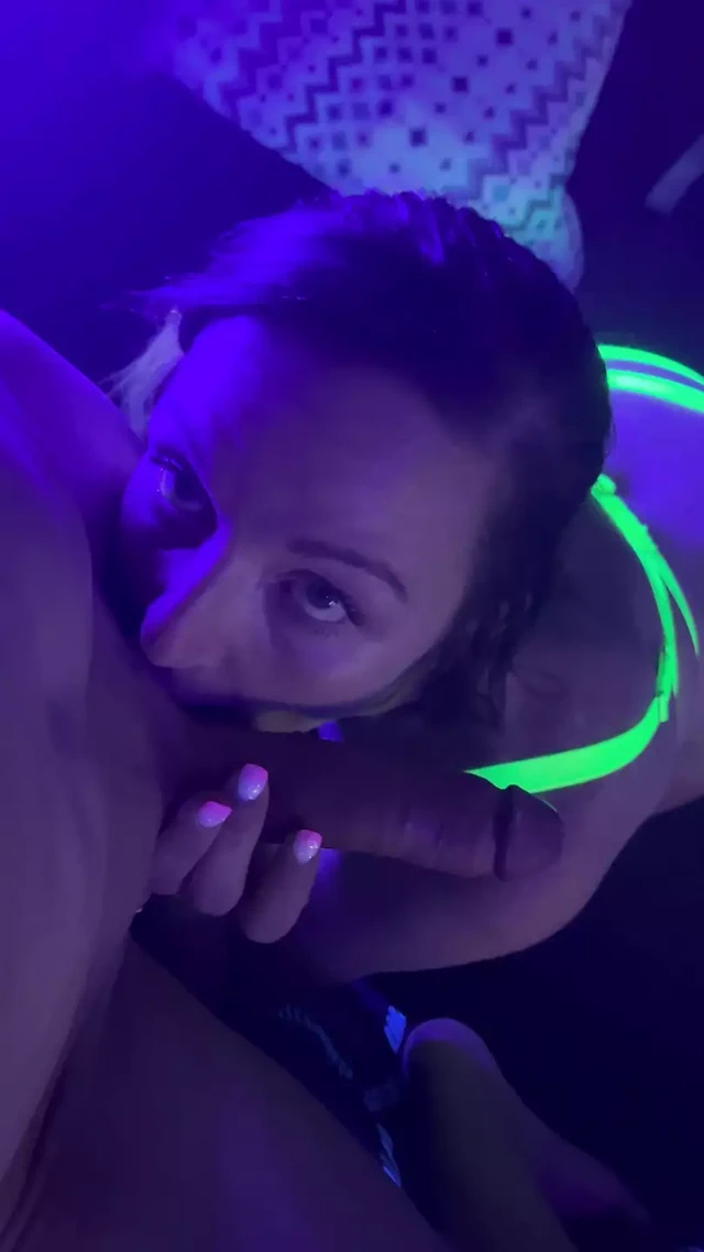 Ateşli götten oral seks