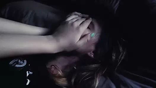 Sıska kız arkadaş mastürbasyon yalnız içinde yatakta seks oyuncağı kullanma