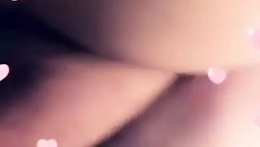 askıları ve amcık gösteriliyor