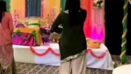 Kardeş sallama onu kıçını için tüm senin musluklar