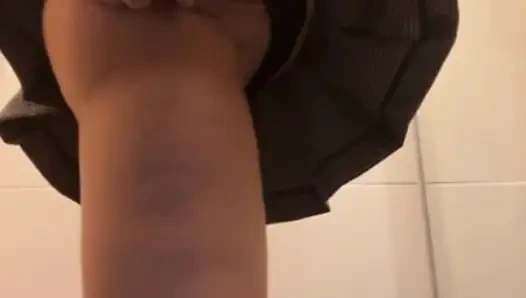 Jucielussie Sucking in locker room and masturbating