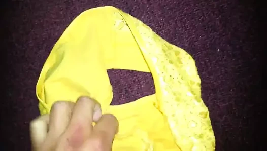 Kirli kuzenler külot üzerinde boşalmak